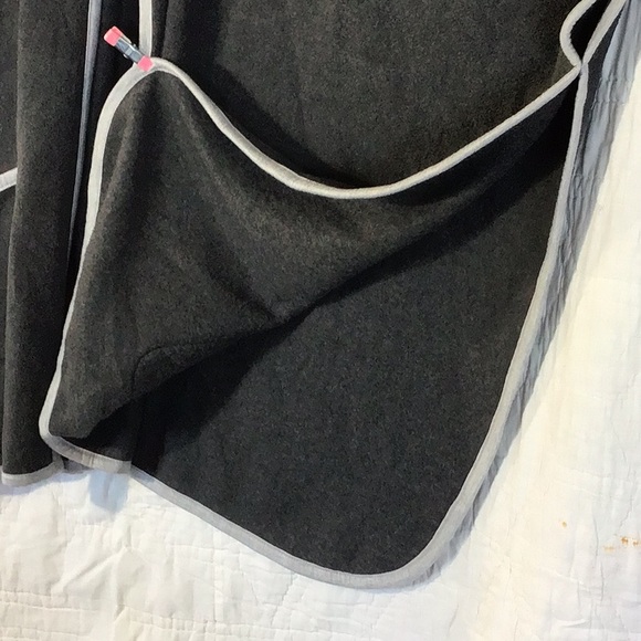 Women’s LeModa Charcoal Gray Cape. Size One Size fits most. - Picture 5 of 11